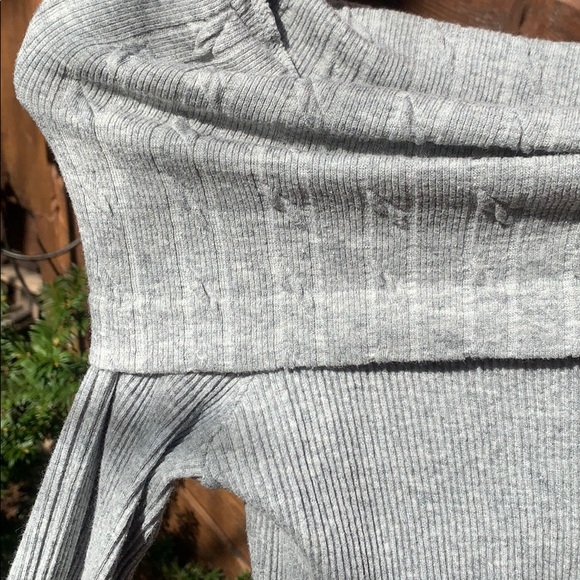 Beautiful off the shoulder grey sweater dress - Picture 4 of 4